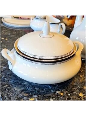 Royal Doulton Vegetable Soup Tureen With Lid - Sarabande H5023